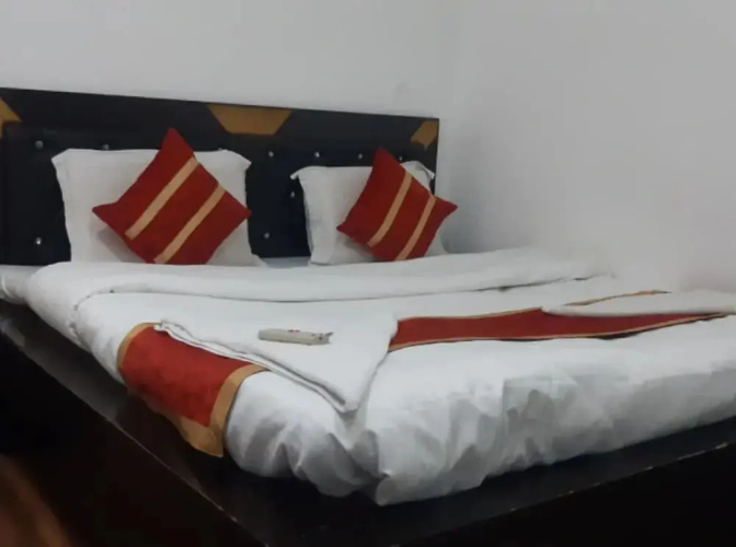 Goroomgo Mahaluxmi Palace Katra