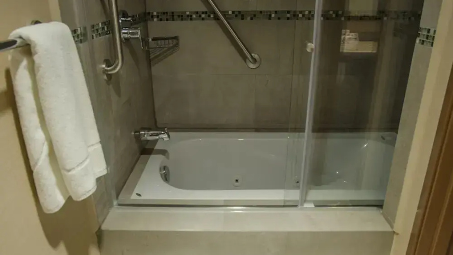 Holiday Inn Express and Suites Celaya