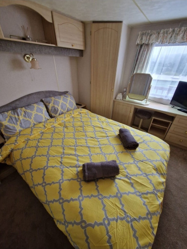 2 Bed Caravan With Aberystwyth Town Viev