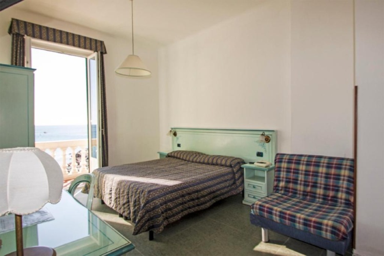 Triple room with sea view