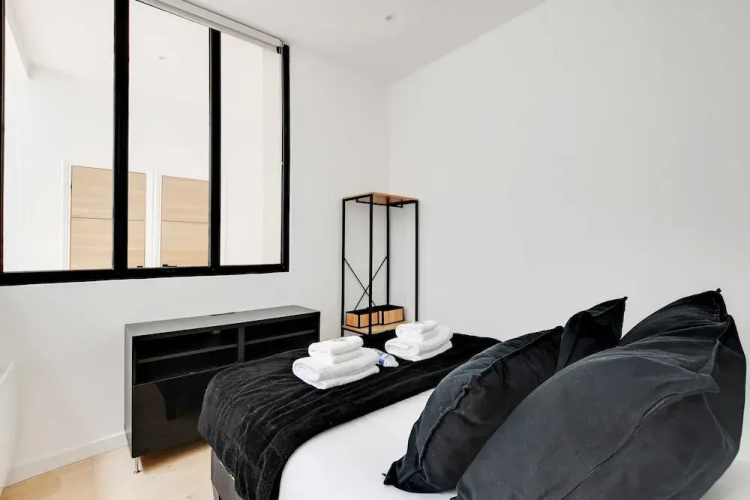 Authentique Apartment - 1br- 2P- Voltaire