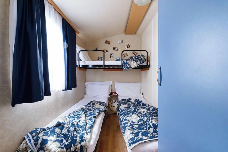 2 Bedrooms Bungalow