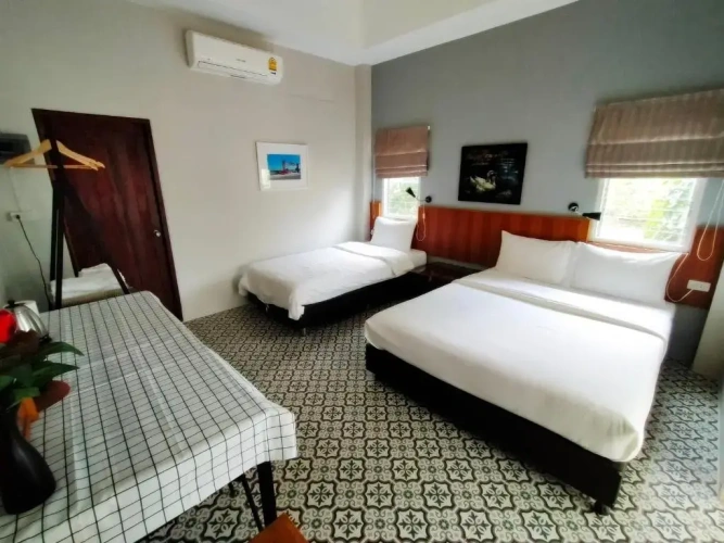 Standard Triple room