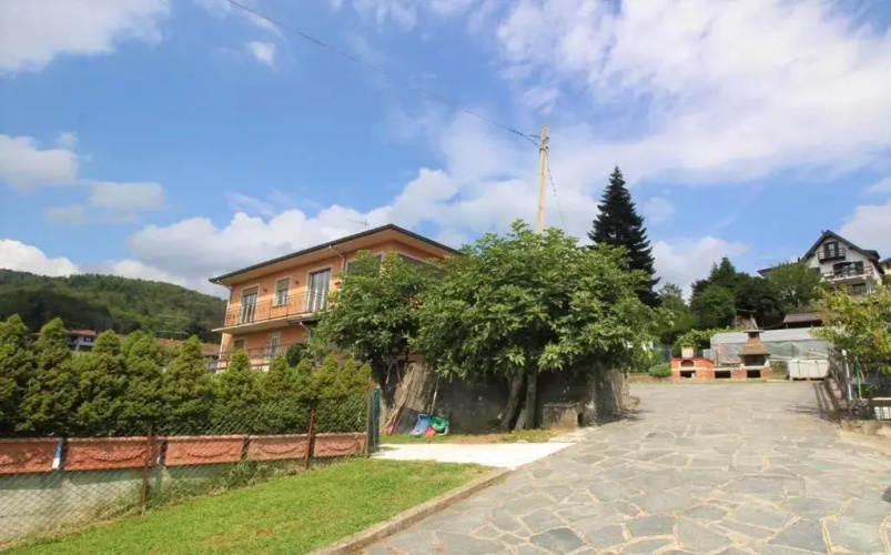 Uncle Enrys house - Family house