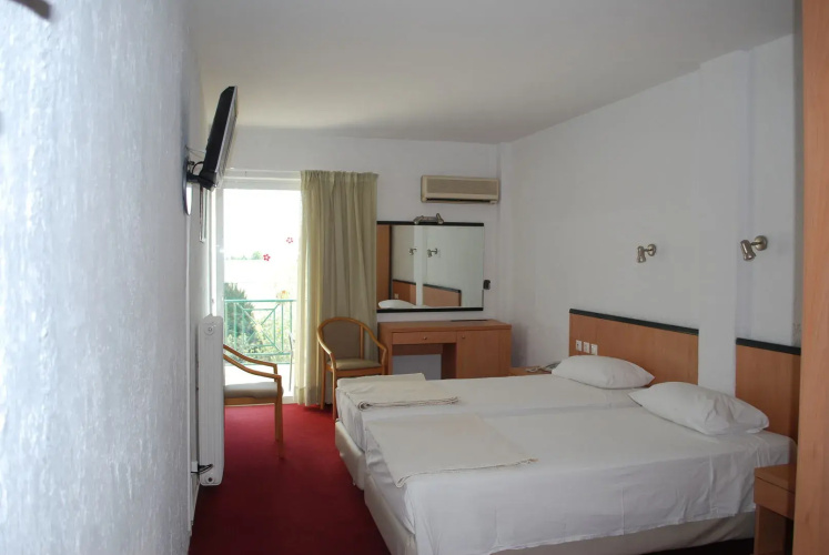 Thomas Beach Hotel