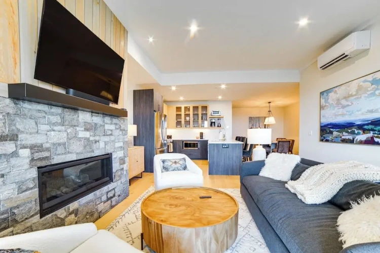 4 Bedrooms Apartment