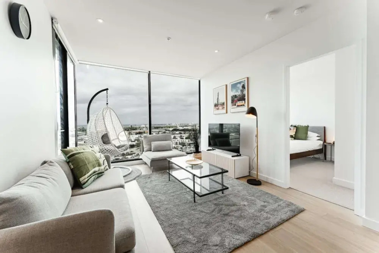 2-bed With Harbour Views & Outstanding Amenities