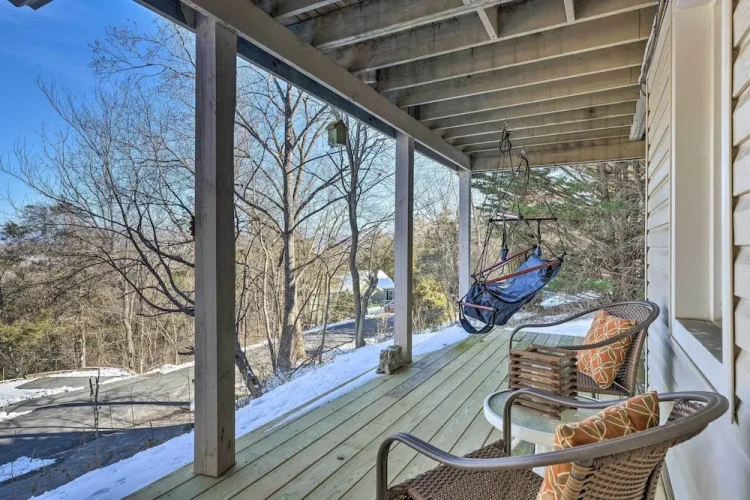3 Bedrooms Cottage with balcony