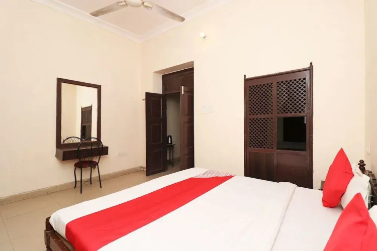 OYO 29826 Central Hotel
