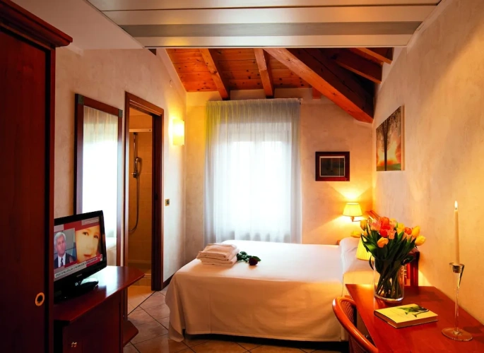 Standard Double room with partial view