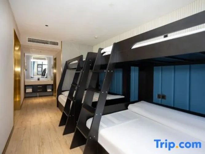 Quadruple Suite