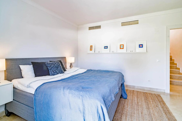 AP165 - Contemporary Scandinavian Style Apartment