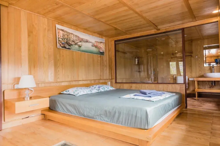 Lan Ha Floating Homestay