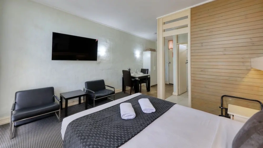 1 Bedroom Economy Double Suite