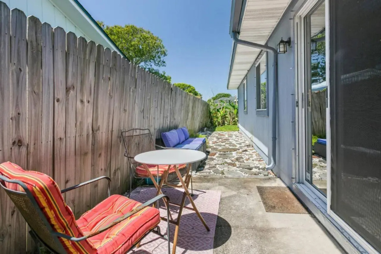 Beach Bungalow 700