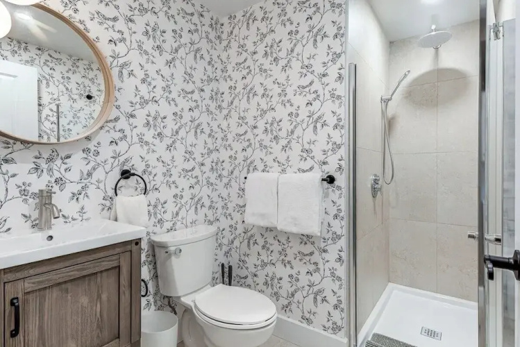 Beautiful Vieux Quebec 2 Bed Apt