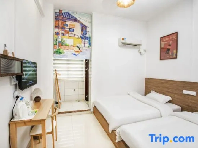 Standard Double room with street view