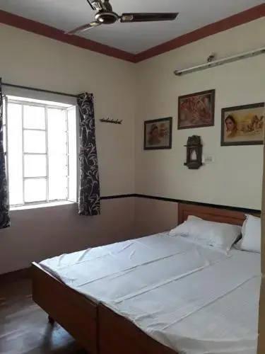 Hostel Arya Niwas