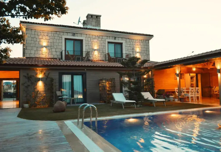 Fehmibey Alacati Otel