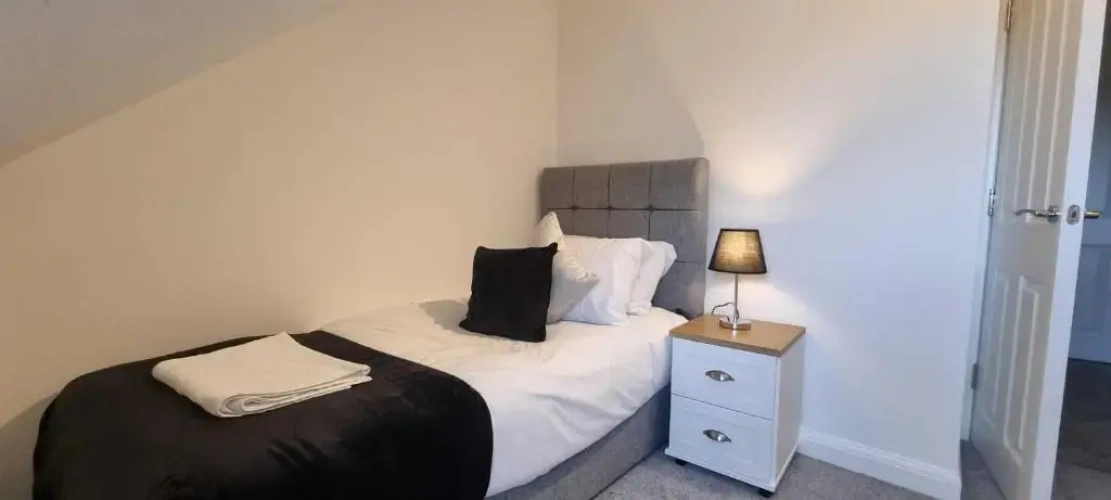 4 Bedrooms Cottage