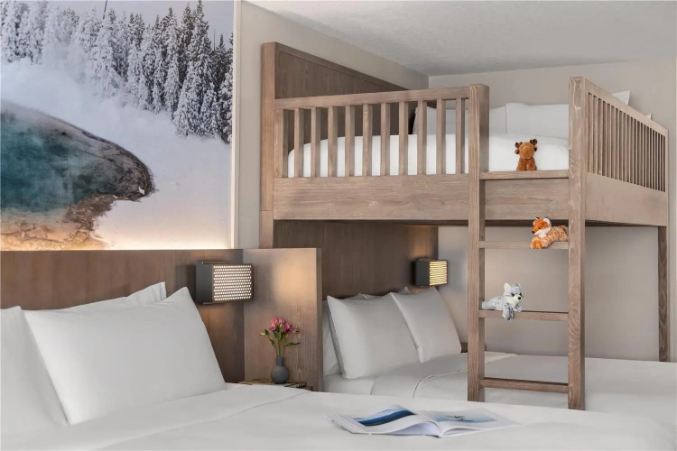 Sextuple room