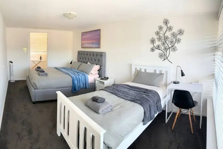 3BR Unit Free Park Wifi Campbelltown