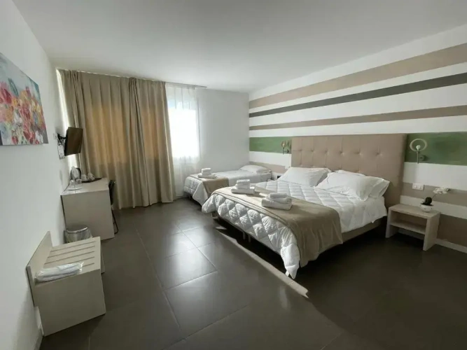 Standard Triple room