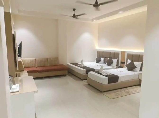 Deluxe Quadruple room with balcony