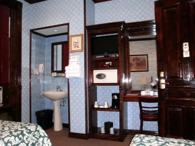 Hotel 17