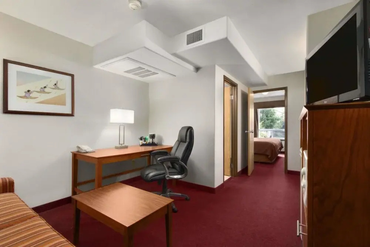Super 8 Yellowknife