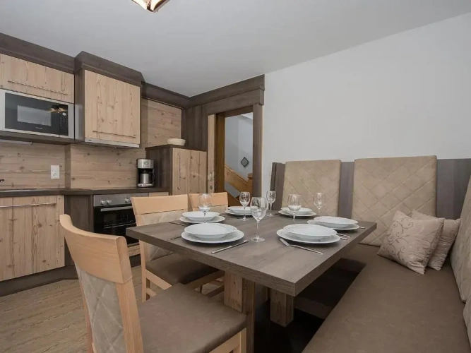 3 Bedrooms Apartment