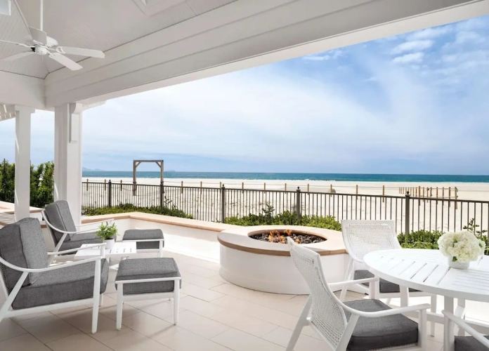 2 Bedrooms Cottage beachfront