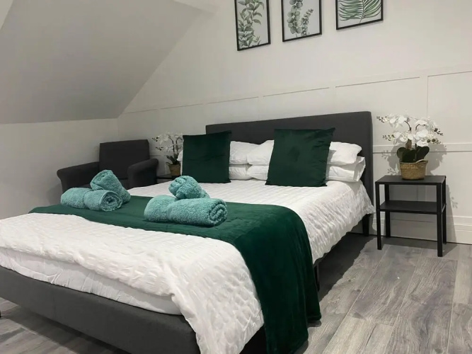 2 Bed Flat - Sleeps 6 - Parking - Wifi