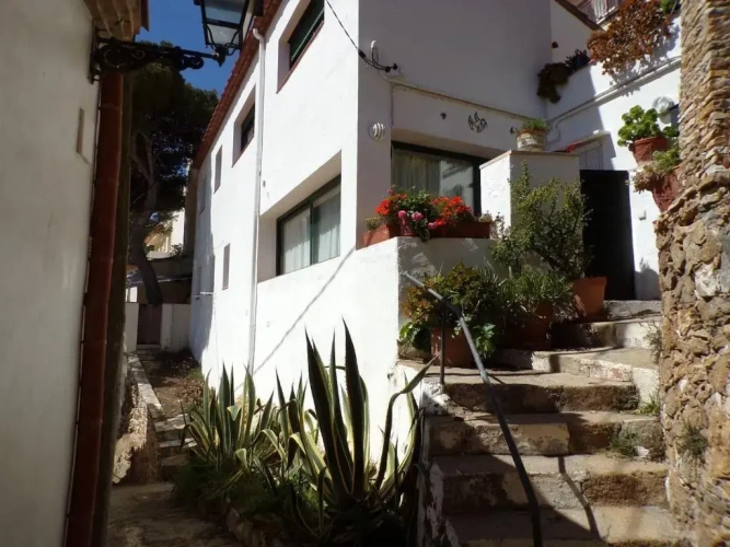 3 Bedrooms Apartment
