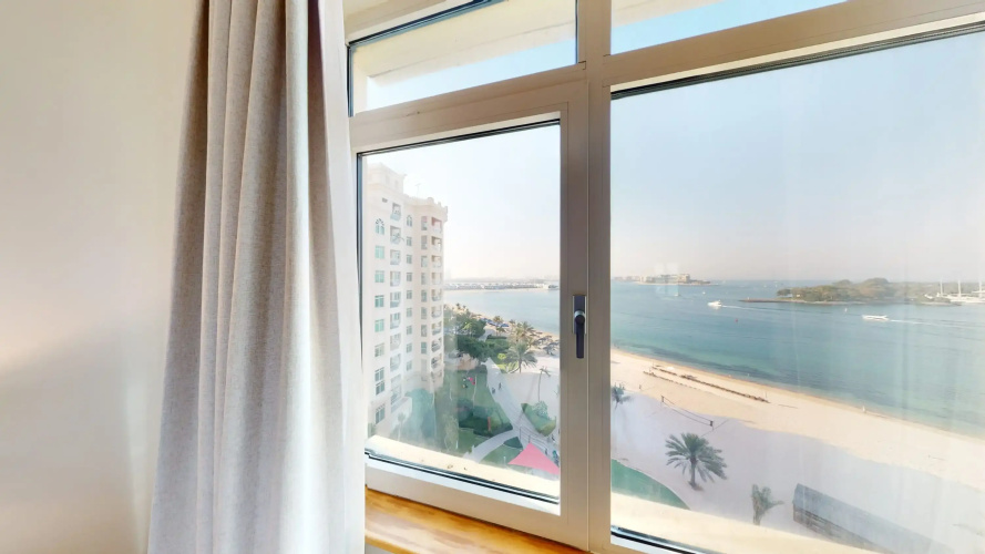 Al Dabas Beach Views 3BD Sleeps 6 Beachfront