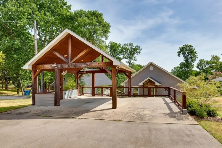 Fish & Kayak: Tranquil Cedar Creek Home!