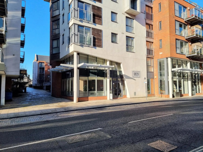 Splendid High Street 2 BR Apartment - King Bed - Wise Stays