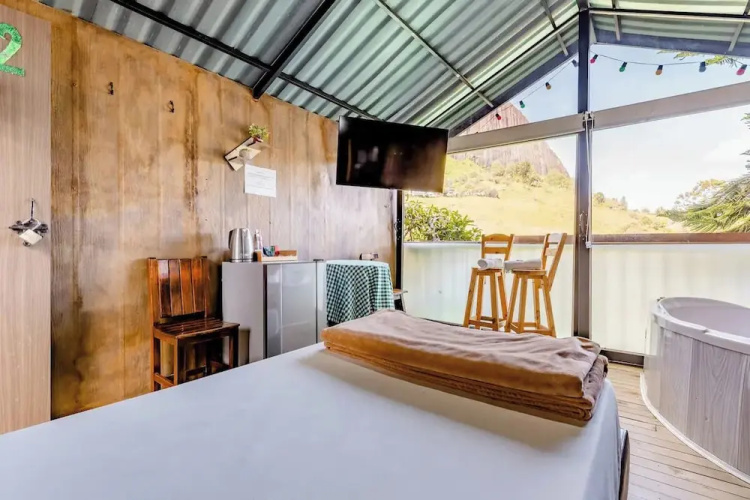 Lakeview Cabin with Jacuzzi in Guatapé