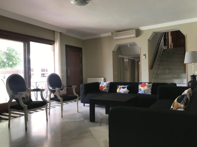 8381 - Large beach side villa in Marbella
