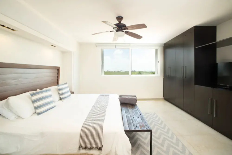 ARENA Stunning 2 BDR Beachfront- Designer Vibes