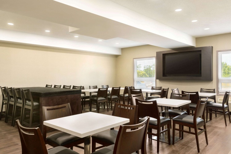 Super 8 By Wyndham Ajax/Toronto photo 18