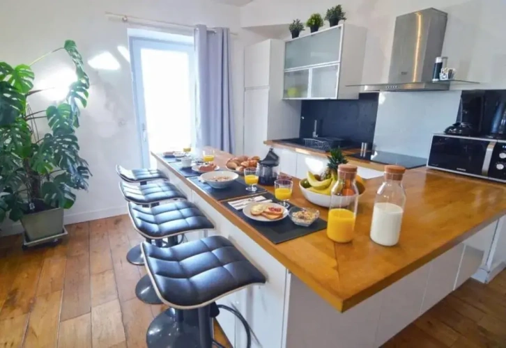 3 Bedrooms Apartment