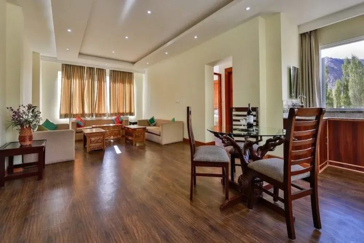 Reenam Hotel
