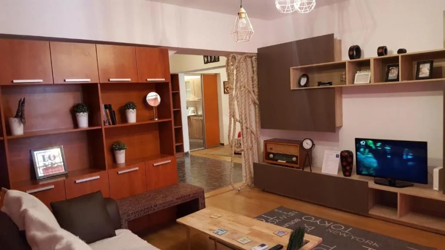 Sunny Old Town Apartments