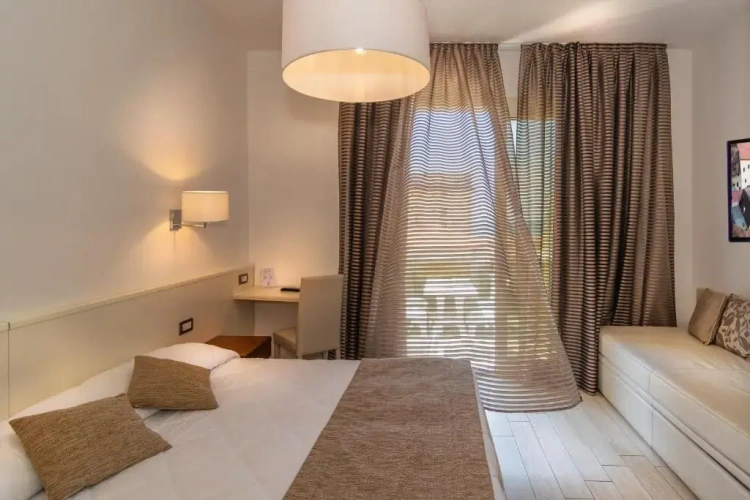 Standard Triple room with balcony and with sea view