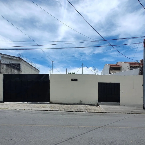 Gold House Parking & Hostal - Ciudad de Guatemala