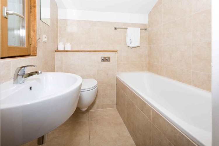3 Bedrooms Apartment
