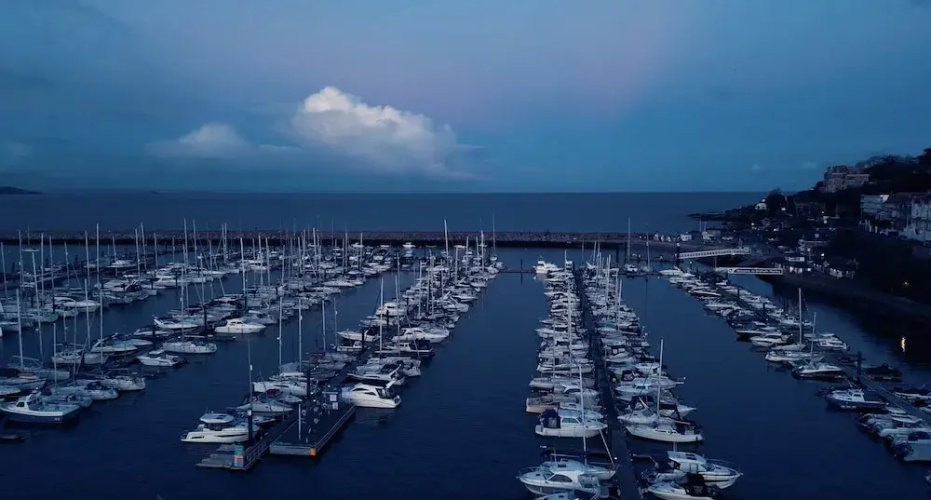Flybridge Views Yacht Stay