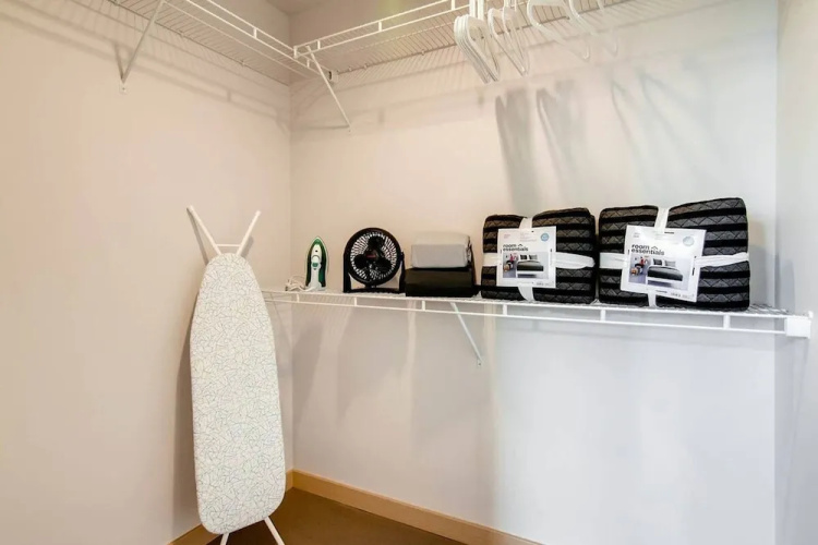 1 Location 2BR Across From Space Needle -vr1