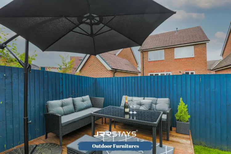 JRR Stays - Chorley - 3 Bed House with Hot Tub